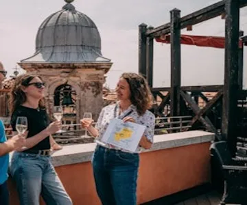 Venice: Guided Hidden Paths & Rooftops Tour + Prosecco Tasting
